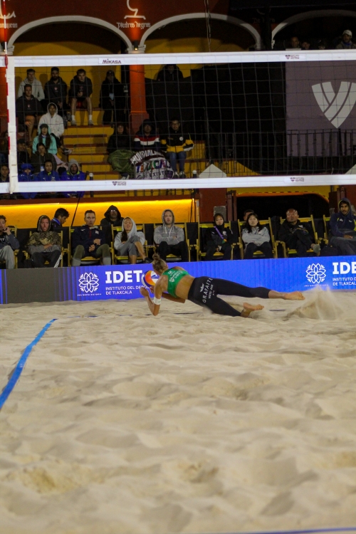 FOTO: REMONTADAS. Paulikiene/Raupelyte LTU vs Hughes/Batenhorst USA