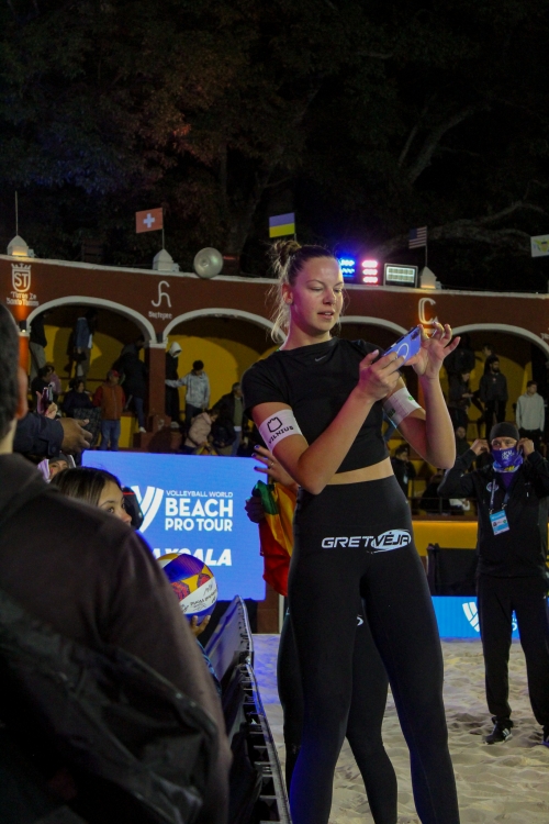 FOTO: REMONTADAS. Paulikiene/Raupelyte LTU vs Hughes/Batenhorst USA
