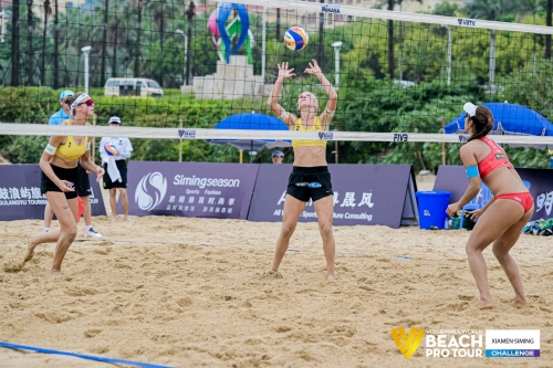 FOTO: Volleyball World. Raupelyte/Paulikiene (LTU) vs Akiko/Ishii (JPN)