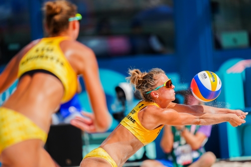FOTO: Kipras Streimikis. Paulikiene/Raupelyte (LTU) vs Carol/Barbara (BRA)