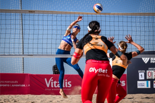 FOTO: Volleyball World. Tina/Anastasija (LAT) vs Raupelyte/Paulikiene (LTU)