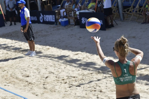 FOTO: Volleyball World. Paulikiene/Raupelyte (LTU) vs Ittlinger/Borger (GER)