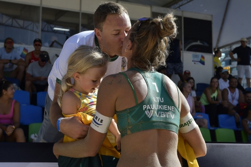 FOTO: Volleyball World. Paulikiene/Raupelyte (LTU) vs Ittlinger/Borger (GER)