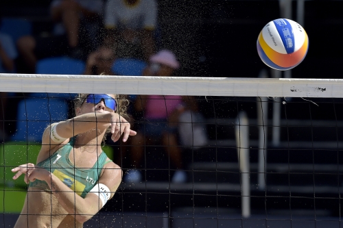 FOTO: Volleyball World. Paulikiene/Raupelyte (LTU) vs Ittlinger/Borger (GER)