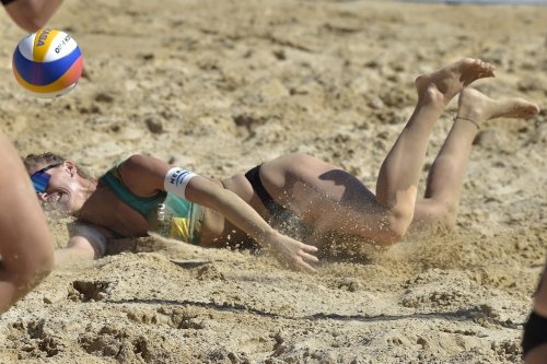 FOTO: Volleyball World. Paulikiene/Raupelyte (LTU) vs Ittlinger/Borger (GER)