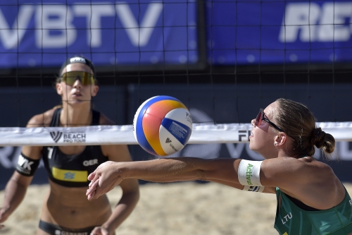 FOTO: Volleyball World. Paulikiene/Raupelyte (LTU) vs Ittlinger/Borger (GER)