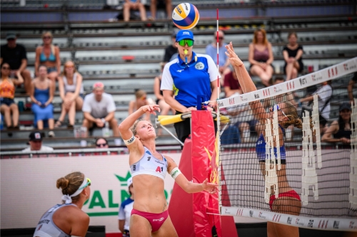 FOTO: Volleyball World. Davidova/Khmil (UKR) vs Paulikiene/Raupelyte (LTU)