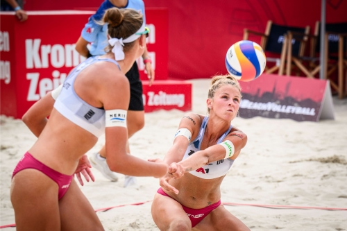 FOTO: Volleyball World. Davidova/Khmil (UKR) vs Paulikiene/Raupelyte (LTU)