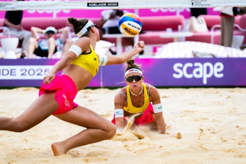 FOTO: VOLLEYBALL WORLD. Dani/Tania (ESP) vs. Paulikiene/Raupelyte (LTU)