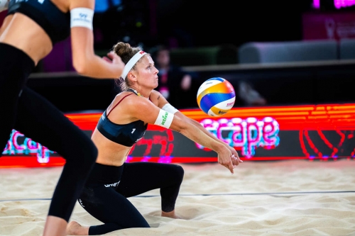 FOTO: VOLLEYBALL WORLD. Paulikiene/Raupelyte (LTU) vs. Fleming/Fejes (AUS)