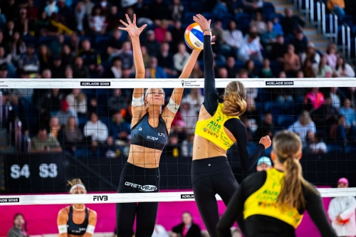 FOTO: VOLLEYBALL WORLD. Paulikiene/Raupelyte (LTU) vs. Fleming/Fejes (AUS)