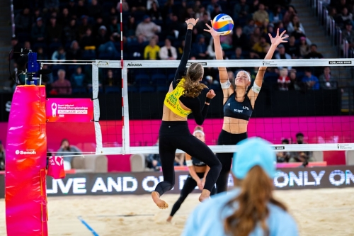 FOTO: VOLLEYBALL WORLD. Paulikiene/Raupelyte (LTU) vs. Fleming/Fejes (AUS)