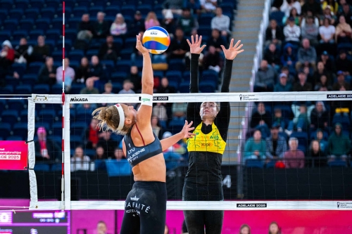 FOTO: VOLLEYBALL WORLD. Paulikiene/Raupelyte (LTU) vs. Fleming/Fejes (AUS)