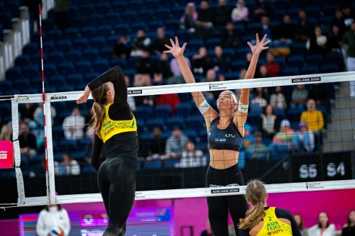 FOTO: VOLLEYBALL WORLD. Paulikiene/Raupelyte (LTU) vs. Fleming/Fejes (AUS)