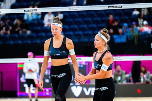 FOTO: VOLLEYBALL WORLD. Paulikiene/Raupelyte (LTU) vs. Fleming/Fejes (AUS)