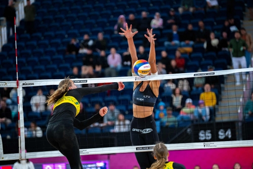 FOTO: VOLLEYBALL WORLD. Paulikiene/Raupelyte (LTU) vs. Fleming/Fejes (AUS)