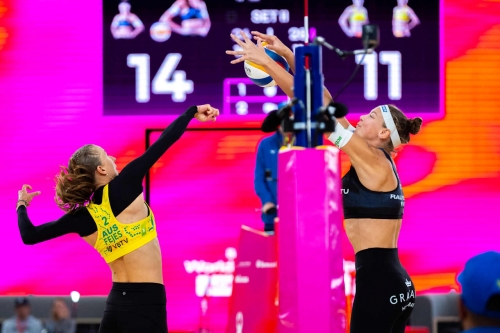 FOTO: VOLLEYBALL WORLD. Paulikiene/Raupelyte (LTU) vs. Fleming/Fejes (AUS)