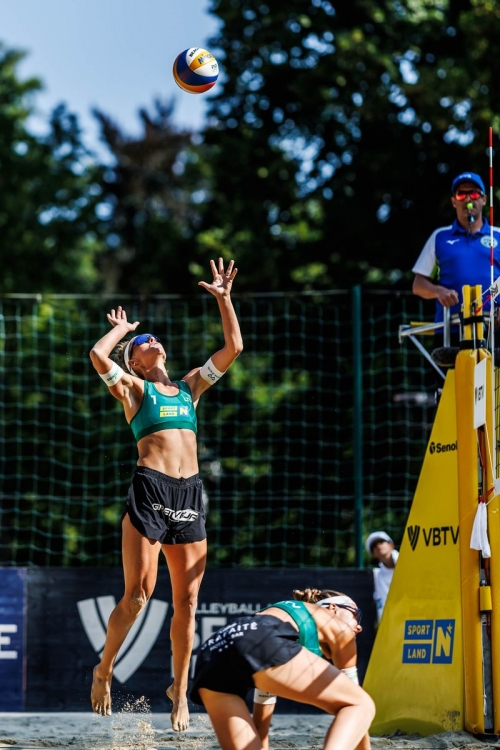 FOTO VOLLEYBALL WORLD. Paulikiene/Raupelyte LTU vs Annique/Menia SUI