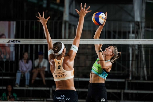 FOTO: Volleyball World. Cannon/Kraft (USA) vs. Paulikiene/Raupelyte (LTU)