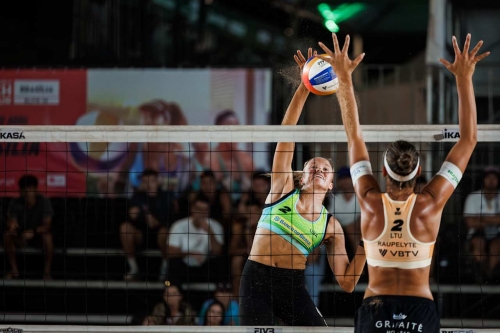 FOTO: Volleyball World. Cannon/Kraft (USA) vs. Paulikiene/Raupelyte (LTU)