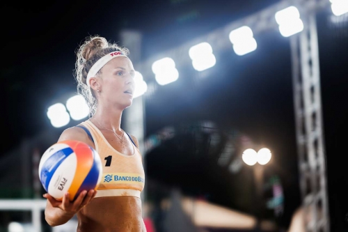 FOTO: Volleyball World. Cannon/Kraft (USA) vs. Paulikiene/Raupelyte (LTU)