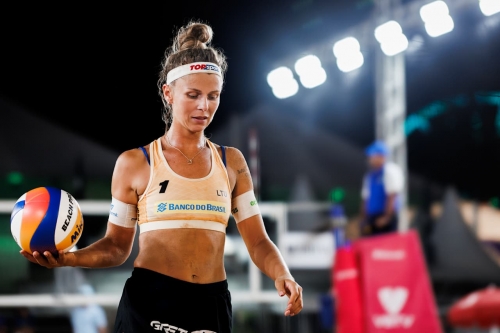 FOTO: Volleyball World. Cannon/Kraft (USA) vs. Paulikiene/Raupelyte (LTU)