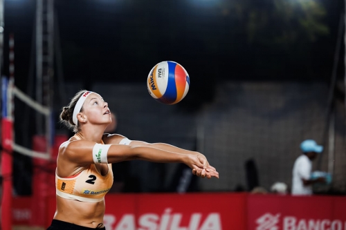FOTO: Volleyball World. Cannon/Kraft (USA) vs. Paulikiene/Raupelyte (LTU)