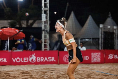 FOTO: Volleyball World. Cannon/Kraft (USA) vs. Paulikiene/Raupelyte (LTU)