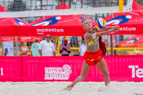 FOTO: VOLLEYBALL WORLD. Scampoli/Bianchi (ITA) vs. Paulikiene/Raupelyte (LTU)