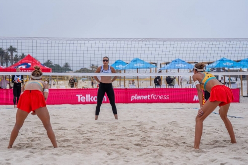 FOTO: VOLLEYBALL WORLD. Scampoli/Bianchi (ITA) vs. Paulikiene/Raupelyte (LTU)