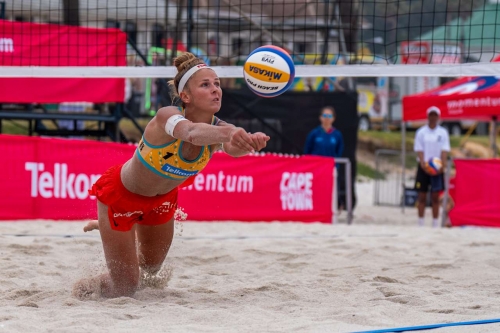 FOTO: VOLLEYBALL WORLD. Scampoli/Bianchi (ITA) vs. Paulikiene/Raupelyte (LTU)