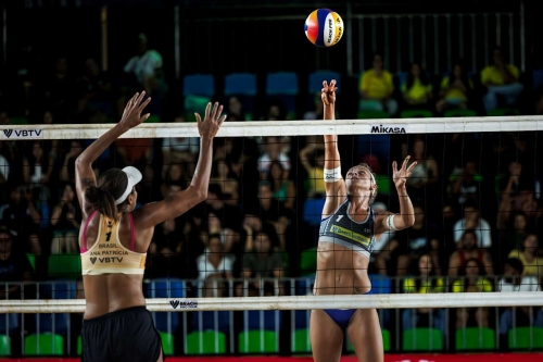FOTO Volleyball World. Ana Patricia/Duda (BRA) vs. Paulikiene/Raupelyte (LTU)
