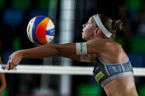 FOTO Volleyball World. Ana Patricia/Duda (BRA) vs. Paulikiene/Raupelyte (LTU)