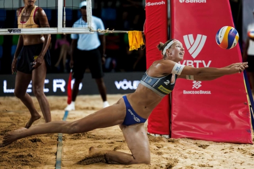 FOTO Volleyball World. Ana Patricia/Duda (BRA) vs. Paulikiene/Raupelyte (LTU)
