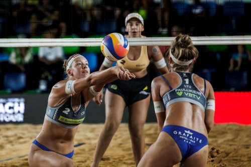 FOTO Volleyball World. Ana Patricia/Duda (BRA) vs. Paulikiene/Raupelyte (LTU)