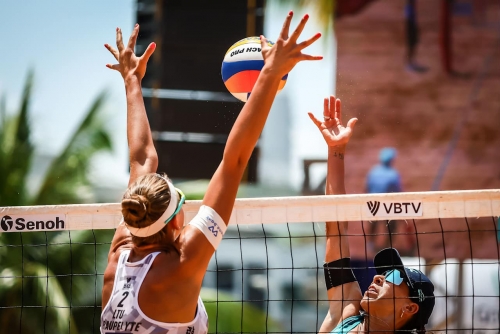 FOTO VOLLEYBALL WORLD. Taiana Lima/Talita (BRA) vs. Paulikiene/Raupelyte (LTU)