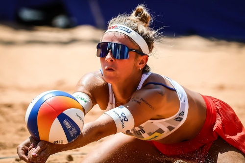 FOTO VOLLEYBALL WORLD. Taiana Lima/Talita (BRA) vs. Paulikiene/Raupelyte (LTU)