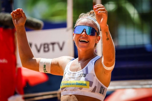 FOTO VOLLEYBALL WORLD. Taiana Lima/Talita (BRA) vs. Paulikiene/Raupelyte (LTU)
