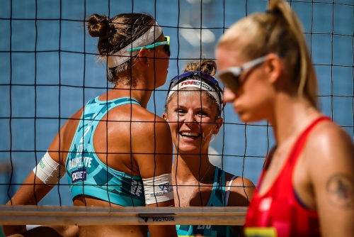 FOTO VOLLEYBALL WORLD. Placette/Richard (FRA) vs. Paulikiene/Raupelyte (LTU)