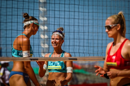 FOTO VOLLEYBALL WORLD. Placette/Richard (FRA) vs. Paulikiene/Raupelyte (LTU)