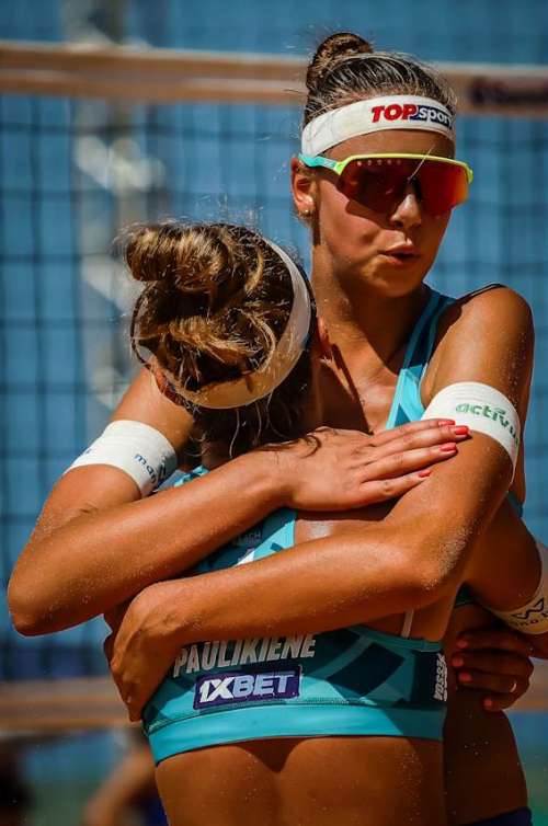 FOTO VOLLEYBALL WORLD. Placette/Richard (FRA) vs. Paulikiene/Raupelyte (LTU)