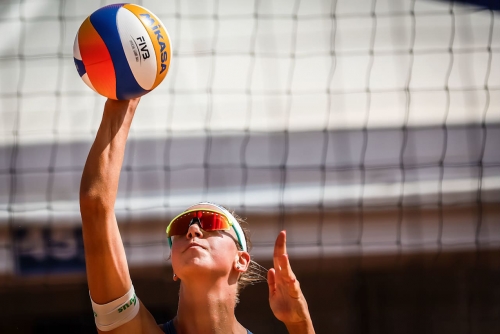FOTO VOLLEYBALL WORLD. Manu/Quemile (BRA) vs. Paulikiene/Raupelyte (LTU)
