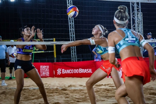 FOTO VOLLEYBALL WORLD. Hegeile/Vitoria (BRA) vs. Paulikiene/Raupelyte (LTU)