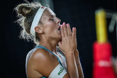 FOTO VOLLEYBALL WORLD. Hegeile/Vitoria (BRA) vs. Paulikiene/Raupelyte (LTU)