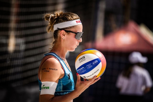 FOTO: Volleyball World. Paulikiene/Raupelyte (LTU) vs Kraft/Hodel (USA)