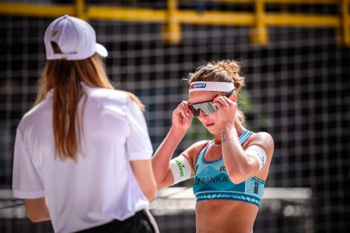 FOTO: Volleyball World. Paulikiene/Raupelyte (LTU) vs Kraft/Hodel (USA)