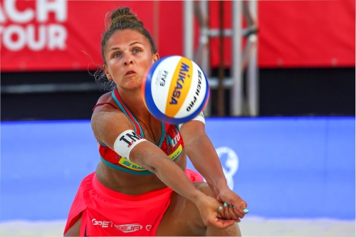 FOTO: VOLLEYBALL WORLD. Thamela/Victoria BRA vs Paulikiene/Raupelyte LTU
