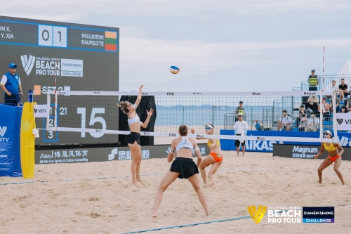 FOTO: Volleyball World. Yan X./X. Y. Xia CHN vs Paulikiene/Raupelyte LTU