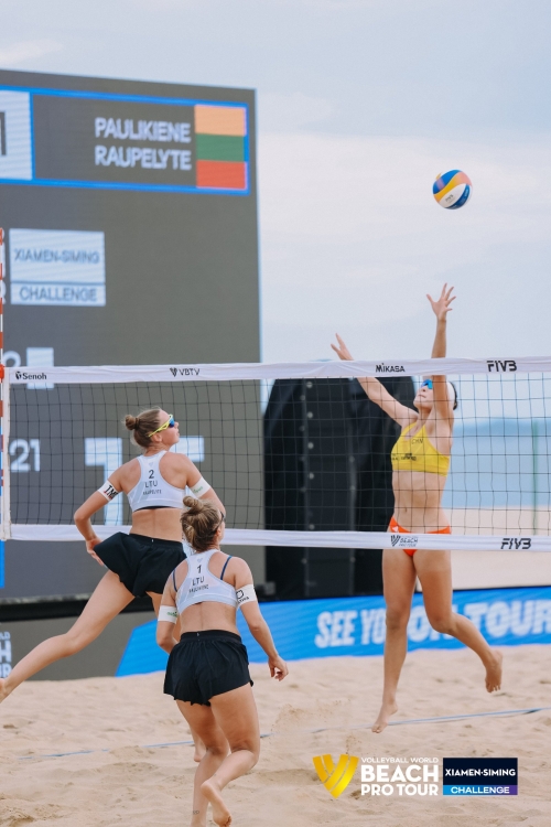 FOTO: Volleyball World. Yan X./X. Y. Xia CHN vs Paulikiene/Raupelyte LTU