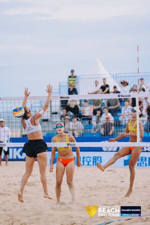 FOTO: Volleyball World. Yan X./X. Y. Xia CHN vs Paulikiene/Raupelyte LTU